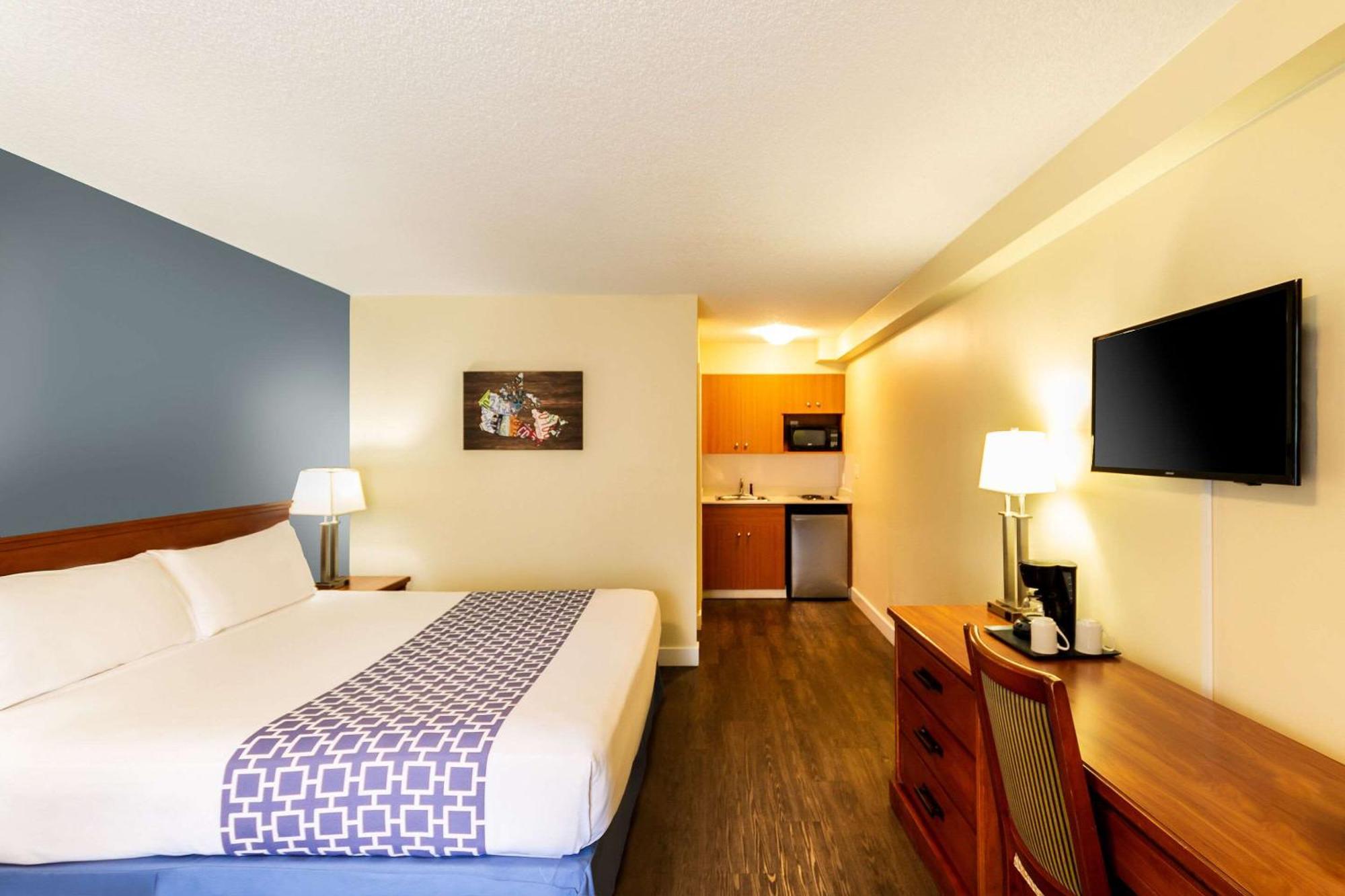 Econo Lodge Inn & Suites University YYC Exterior foto